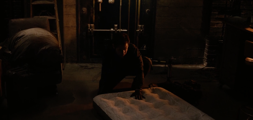 Scott Lang, alias Ant-Man, en plein cambriolage